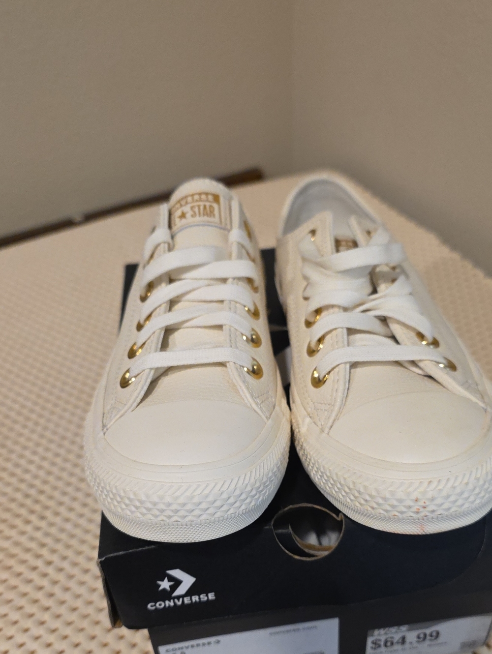 Converse Cream and White Low Top Chuck Taylor Sneakers 6.5 Womens Leather - Picture 2 of 8